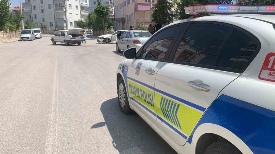 Karaman’da Otomobiller Çarpıştı: 4 Yaşındaki Çocuk Yaralandı
