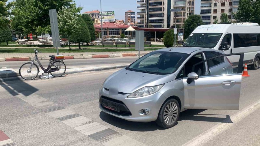 Karaman’da Otomobil Bisiklete Çarptı: 75 Yaşındaki Adam Yaralandı