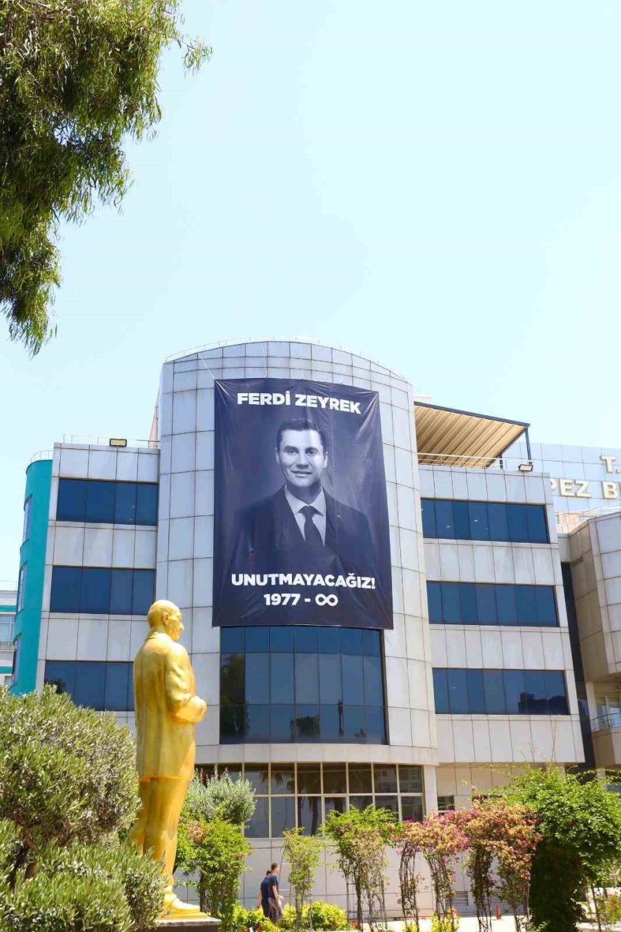 Ferdi Zeyrek’in İsmi Kepez’de Yaşayacak