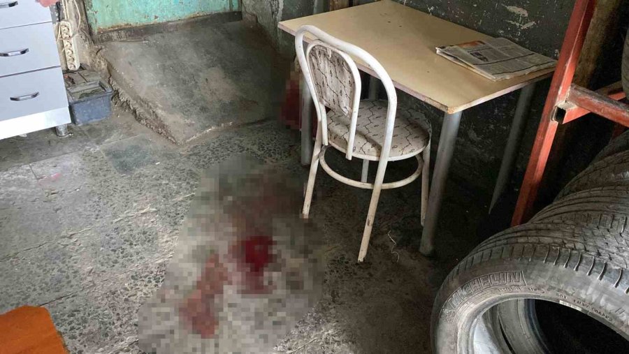 Sandalyeden Düşen Adam Ağır Yaralandı