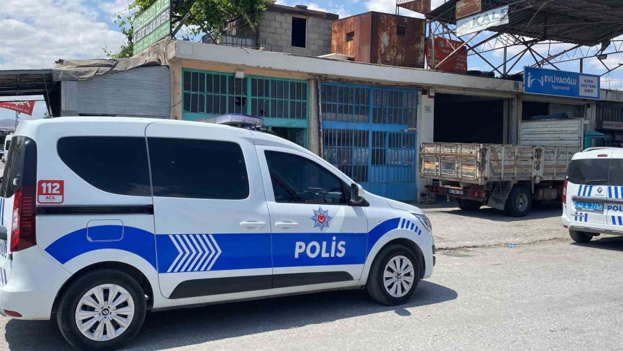 Sandalyeden Düşen Adam Ağır Yaralandı