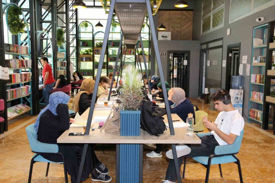 Meram Kütüphaneleri Öğrencilerle Dolup Taşıyor