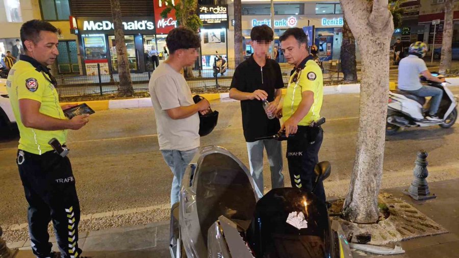 Kaza Yapan Arkadaşının Kıyafetlerini Giyerek Geldi, Polisleri Kandıramadı