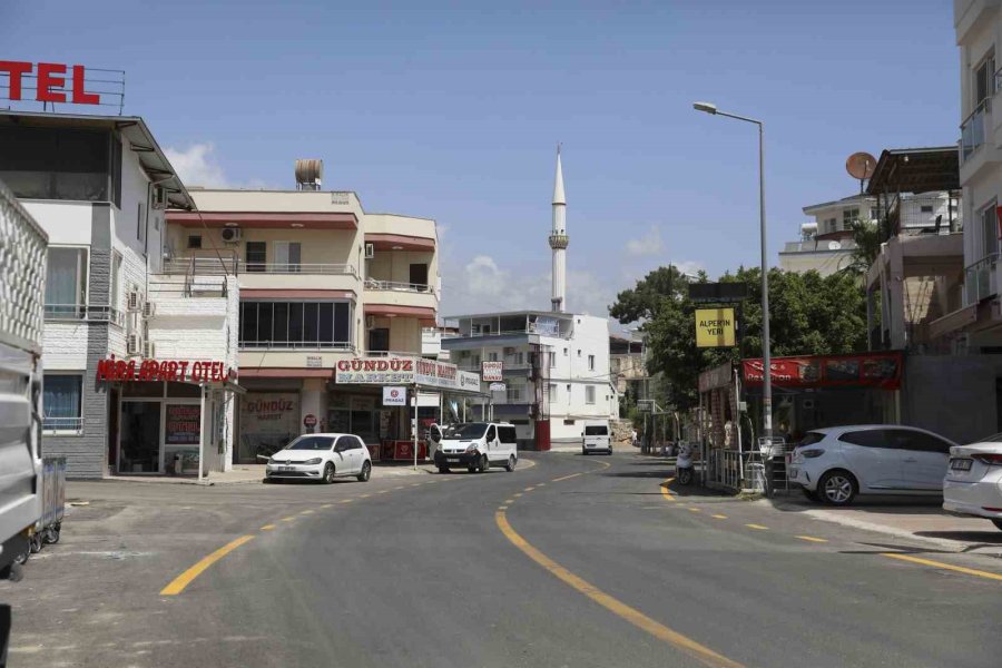 Mersin Büyükşehir, Silifke Atakent’te Cadde Ve Sokakları Yeni Yüzüne Kavuşturdu