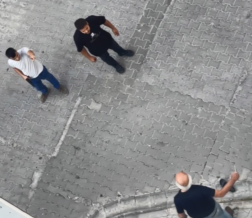 Sokakta Eşini Bıçakla Rehin Aldı, Vatandaş Tek Hamleyle Kurtardı: O Anlar Kamerada