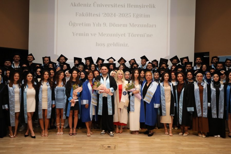 Akdeniz Üniversitesi’nde Geleceğin Hemşireleri Kep Attı