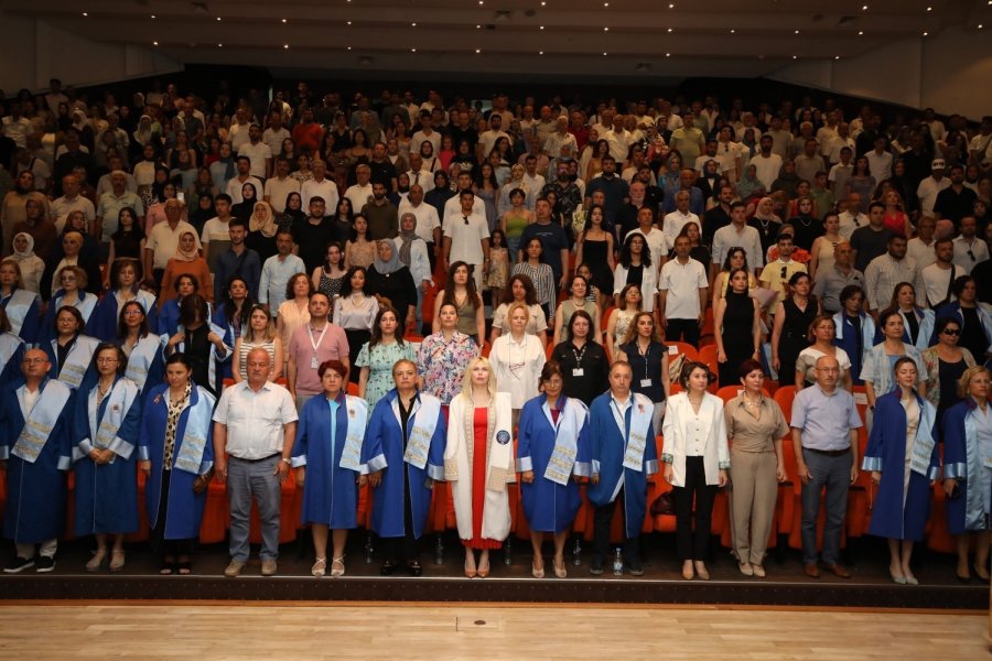 Akdeniz Üniversitesi’nde Geleceğin Hemşireleri Kep Attı