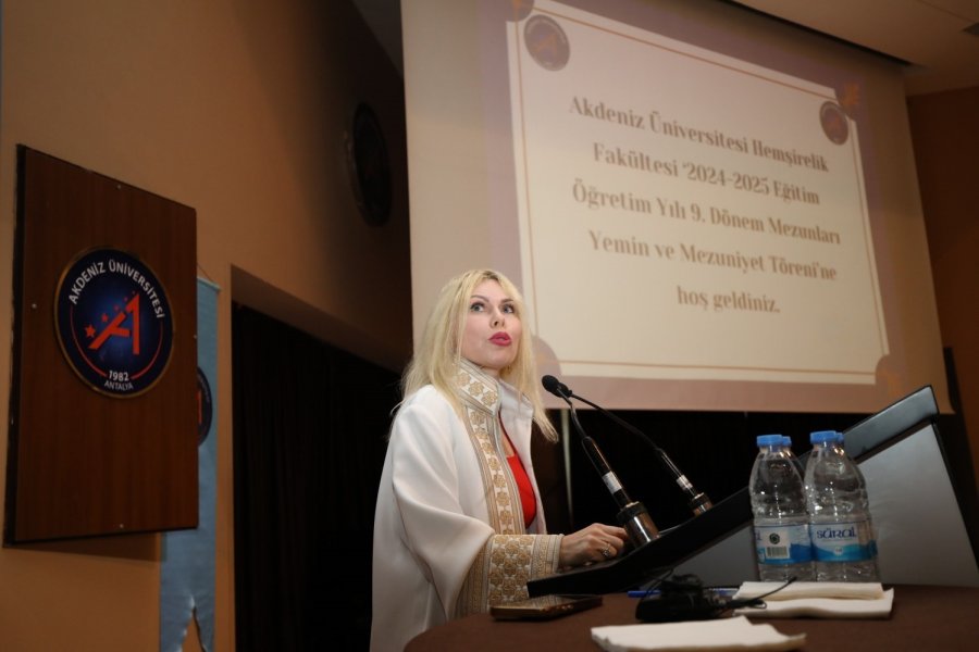 Akdeniz Üniversitesi’nde Geleceğin Hemşireleri Kep Attı