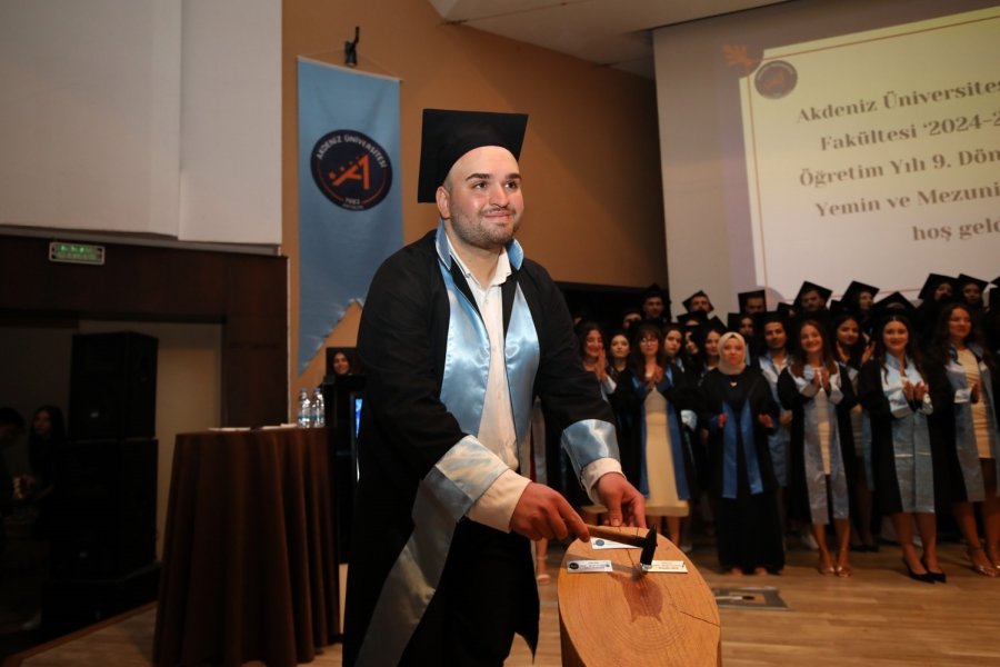 Akdeniz Üniversitesi’nde Geleceğin Hemşireleri Kep Attı