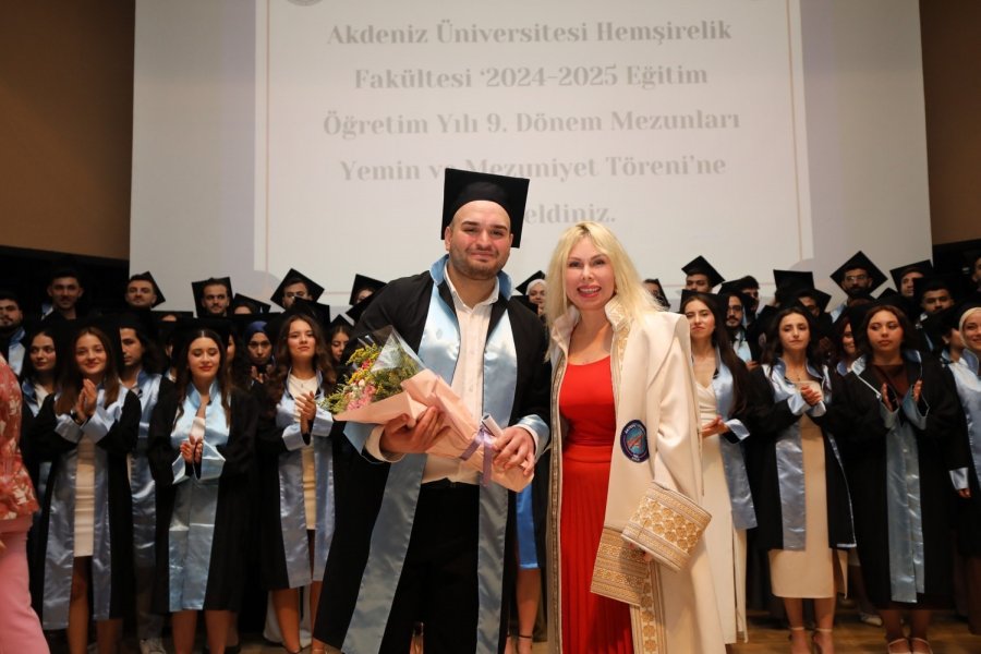 Akdeniz Üniversitesi’nde Geleceğin Hemşireleri Kep Attı