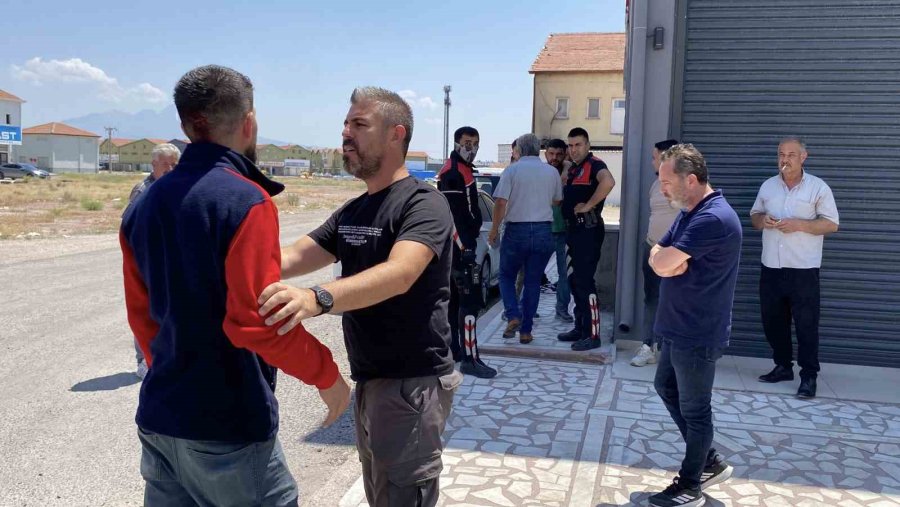 Aksaray’da Keser Ve Sopalı Kavga: 1 Yaralı