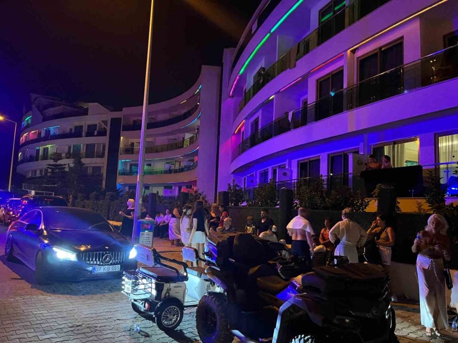 Alanya’da Otelde Çıkan Yangında 600 Turist Tahliye Edildi