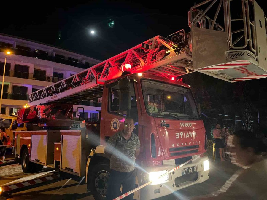 Alanya’da Otelde Çıkan Yangında 600 Turist Tahliye Edildi
