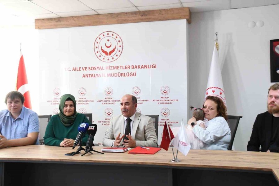 Antalya Havalimanı’nda Doğan Ve Tuvalete Bırakılan Bebek, Rus Yetkililere Teslim Edildi