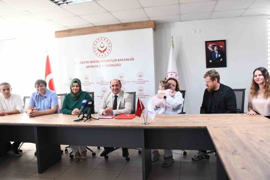 Antalya Havalimanı’nda Doğan Ve Tuvalete Bırakılan Bebek, Rus Yetkililere Teslim Edildi