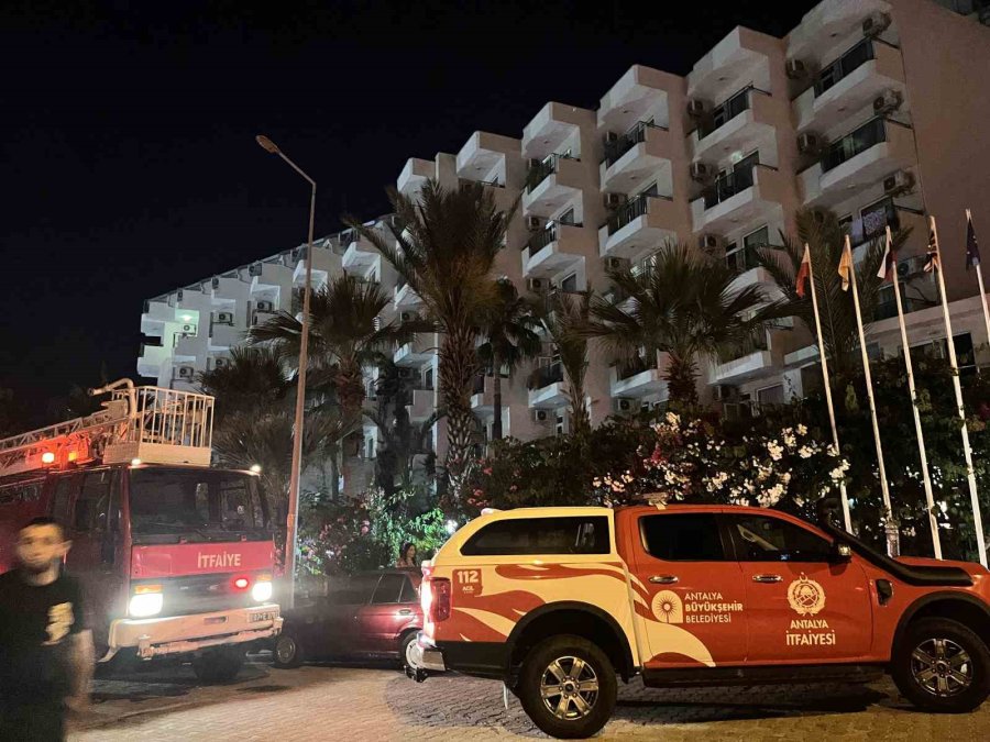 5 Yıldızlı Oteldeki Yangında Tahliye Edilen 622 Turist Civar Otellere Yerleştirildi