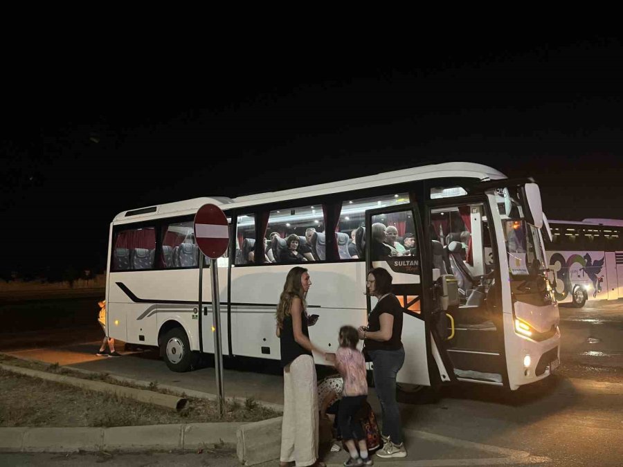 5 Yıldızlı Oteldeki Yangında Tahliye Edilen 622 Turist Civar Otellere Yerleştirildi