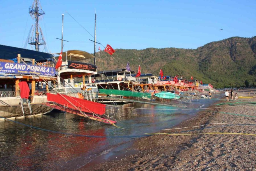 Sahile Yanaşamayan Tur Tekneleri Kornalı Eylem Yaptı