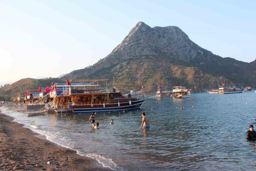 Sahile Yanaşamayan Tur Tekneleri Kornalı Eylem Yaptı