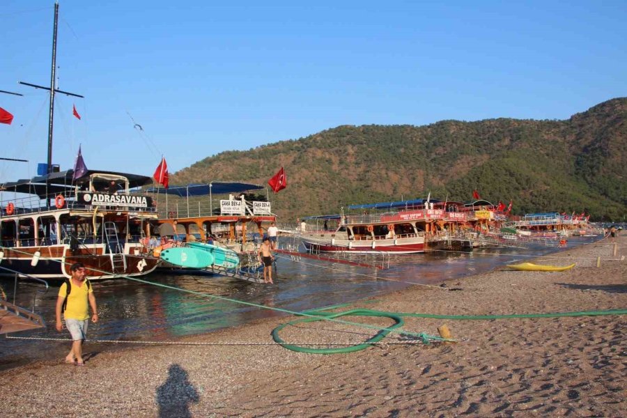Sahile Yanaşamayan Tur Tekneleri Kornalı Eylem Yaptı