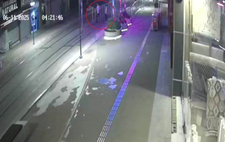 Önce Tekme Tokat Darp Edildi, Ardından Gasp Edildi