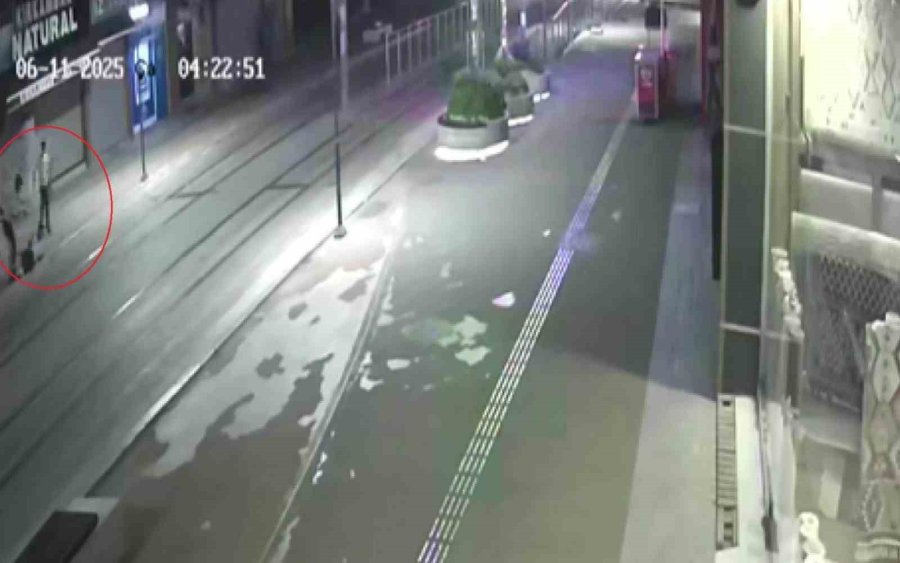 Önce Tekme Tokat Darp Edildi, Ardından Gasp Edildi