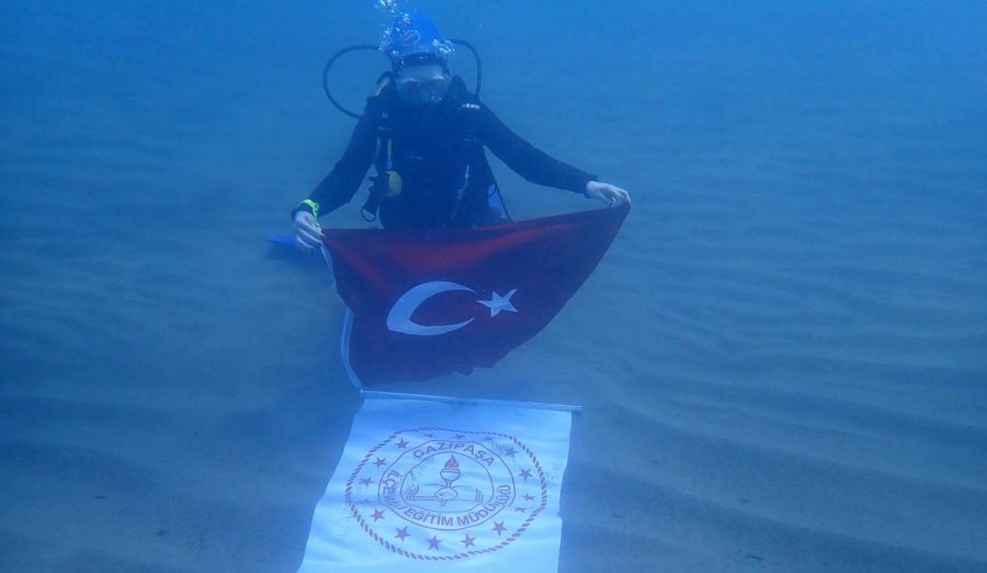 Gazipaşa’da Caretta Carettalar İçin Deniz Dibi Temizliği Yapıldı