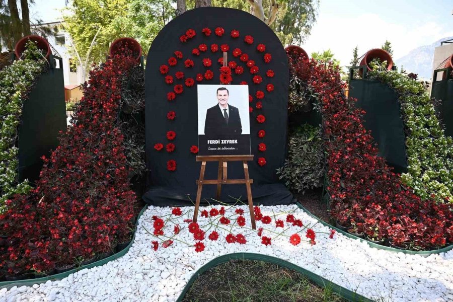 Kemer’de Başkan Zeyrek İçin Anma Alanı Oluşturuldu