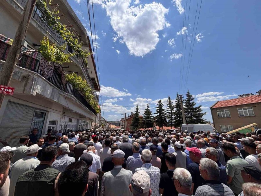 Kayıp Kurbanlığını Ararken Canından Olan Genç Toprağa Verildi