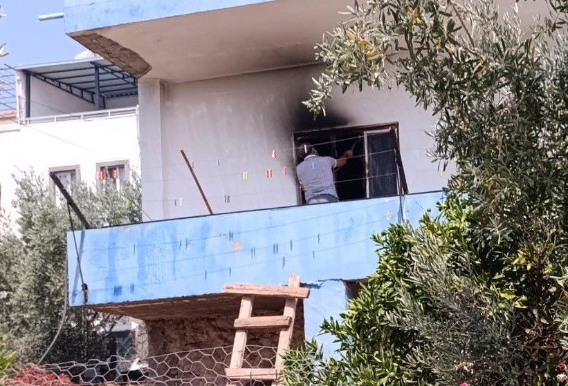 Evde Yangın Çıktı, Yaşlı Adam Son Anda Kurtarıldı