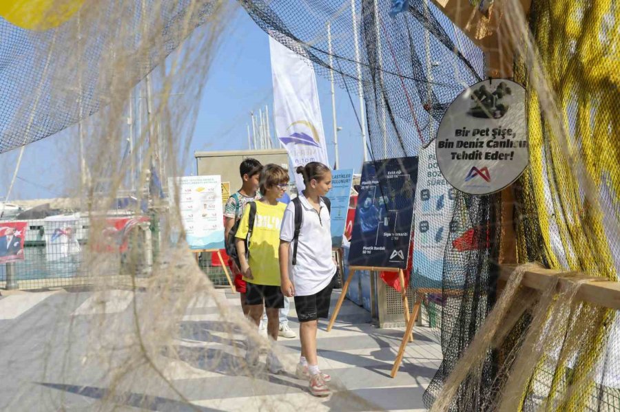 Mersin’de Denizden Çıkarılan Çöpler Sahilde Sergilendi: Alışveriş Arabası Bile Var