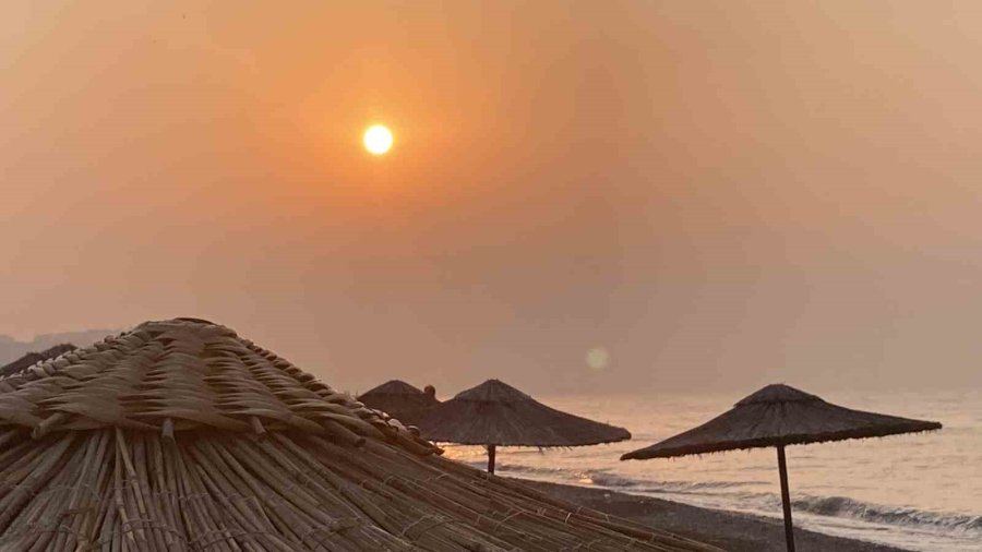 Akdeniz’de Gün Doğumuyla Oluşan Yakamoz Mest Etti