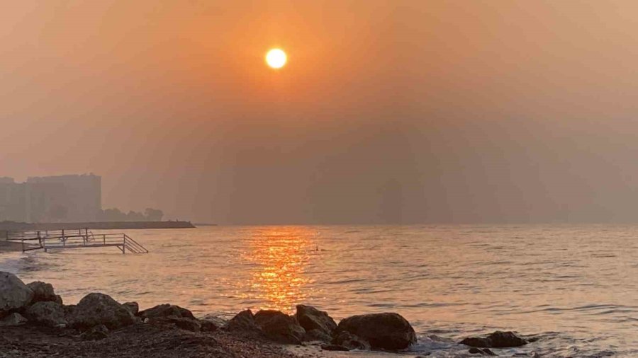 Akdeniz’de Gün Doğumuyla Oluşan Yakamoz Mest Etti