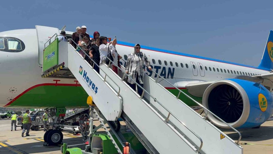 Özbekistan’dan Gazipaşa-alanya Havalimanı’na İlk Direkt Uçuş Gerçekleşti