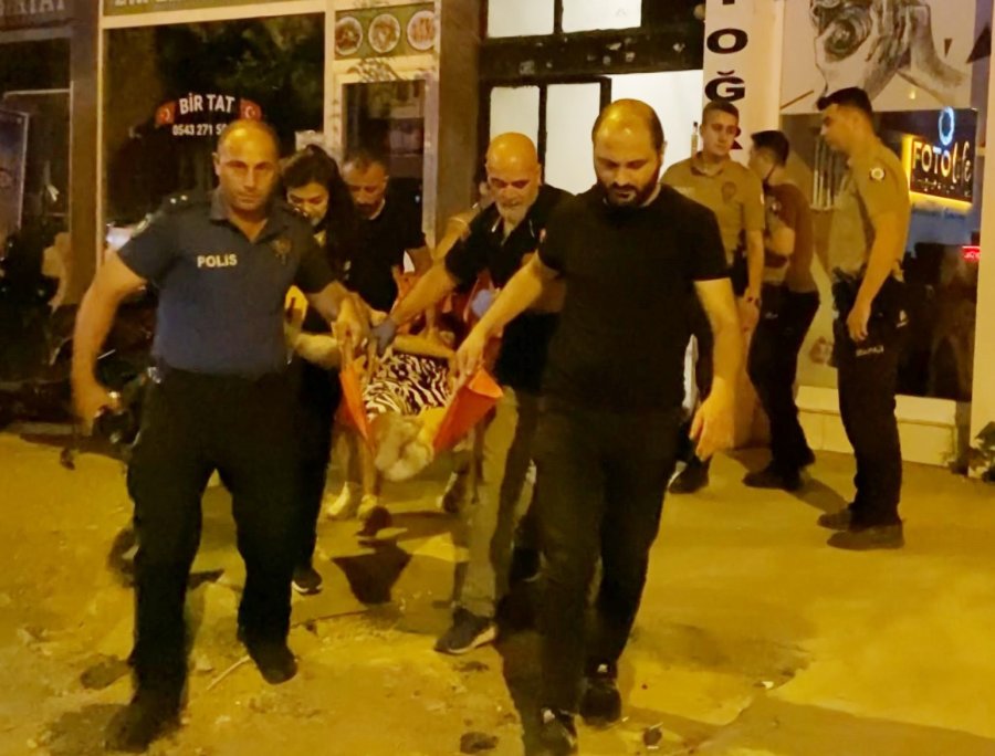 Genç Kadın Üvey Kız Kardeşini Bıçaklayarak Öldürdü