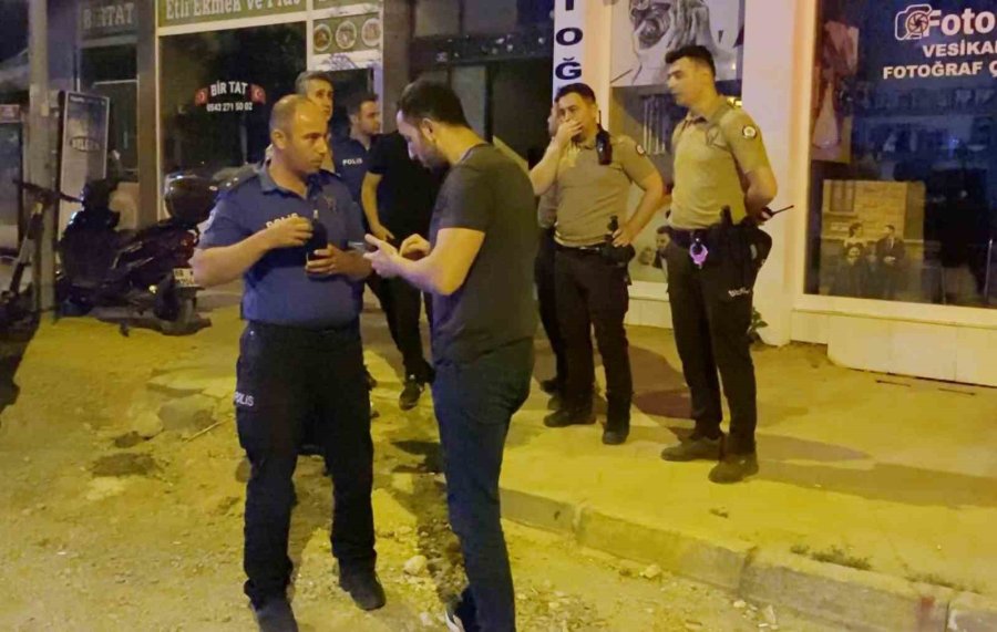 Genç Kadın Üvey Kız Kardeşini Bıçaklayarak Öldürdü