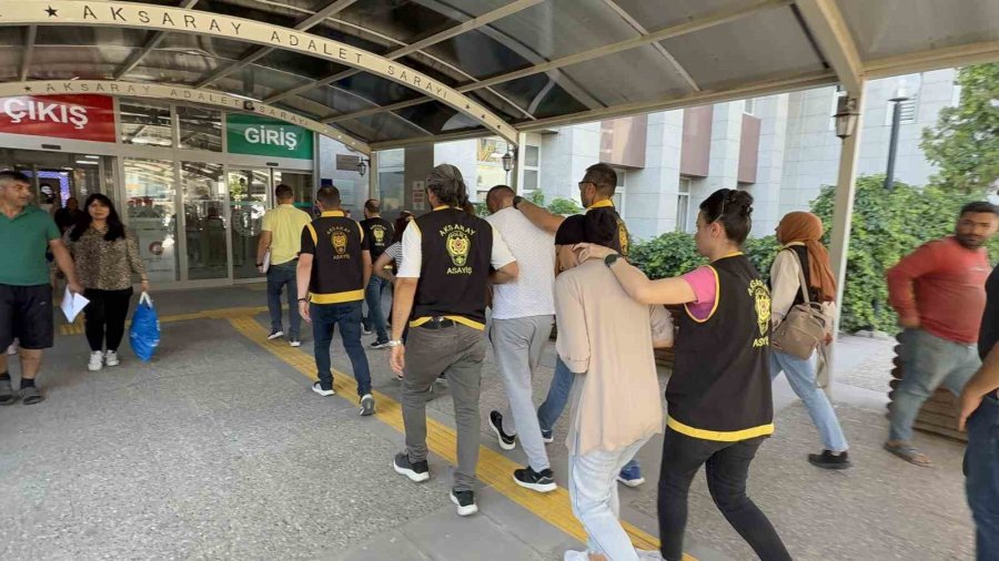 Ablasını Öldürüp, Arkadaşını Bıçaklayan Kadın Adliyede