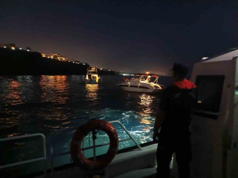 Falezlere Doğru Sürüklenen Tekne Son Anda Kurtarıldı