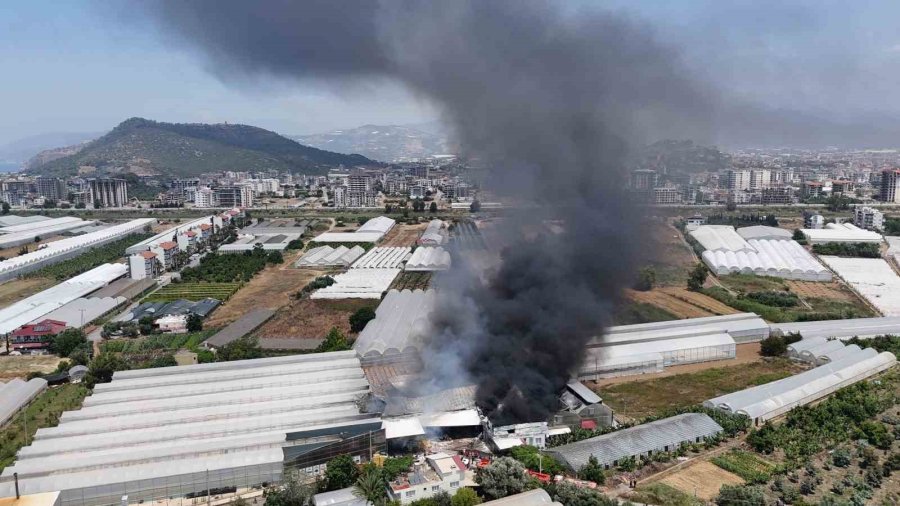 Fide Üretim Merkezi Alev Alev Yandı Çalışanlar Gözyaşlarına Boğuldu