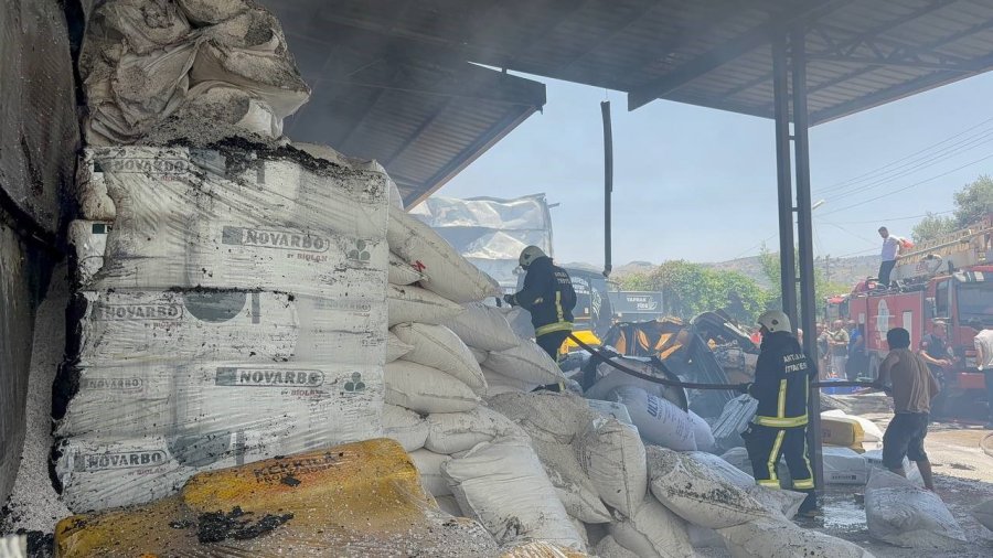 Fide Üretim Merkezi Alev Alev Yandı Çalışanlar Gözyaşlarına Boğuldu