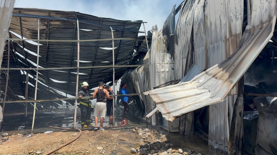 Fide Üretim Merkezi Alev Alev Yandı Çalışanlar Gözyaşlarına Boğuldu