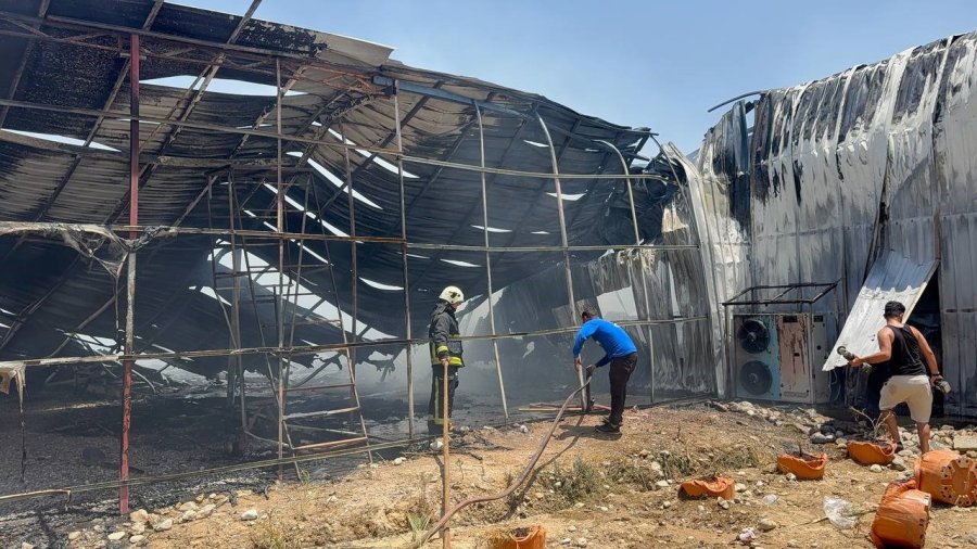 Fide Üretim Merkezi Alev Alev Yandı Çalışanlar Gözyaşlarına Boğuldu