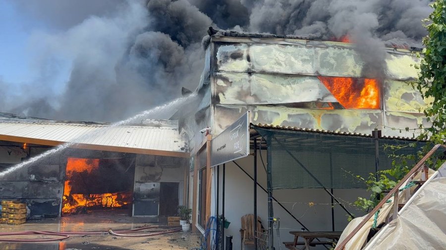 Fide Üretim Merkezi Alev Alev Yandı Çalışanlar Gözyaşlarına Boğuldu