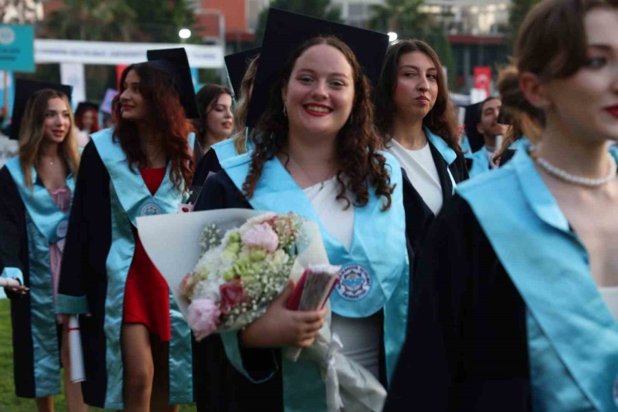 Alkü’nün 10. Yılında Mezuniyet Coşkusu