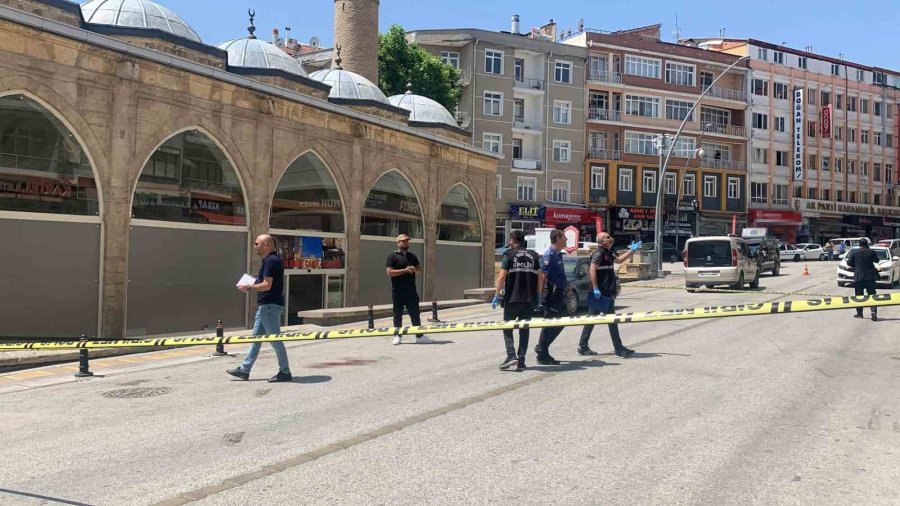 Kafasına Tabanca Kabzasıyla Vurulan Şahıs Ağır Yaralandı