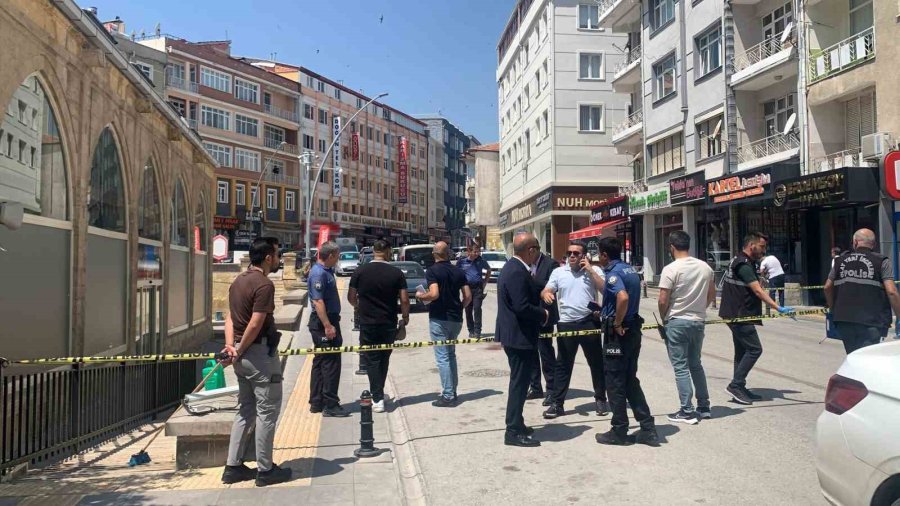Kafasına Tabanca Kabzasıyla Vurulan Şahıs Ağır Yaralandı