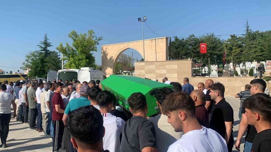 Kazada Hayatını Kaybeden Traktör Sürücüsü Toprağa Verildi