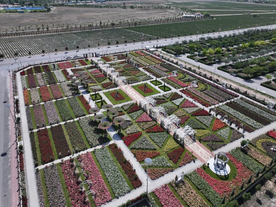 Karatay Mevlana Gül Parkı Kapılarını Açtı