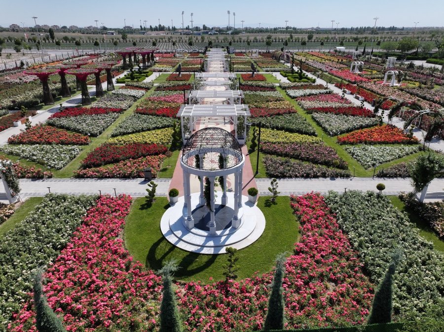 Karatay Mevlana Gül Parkı Kapılarını Açtı