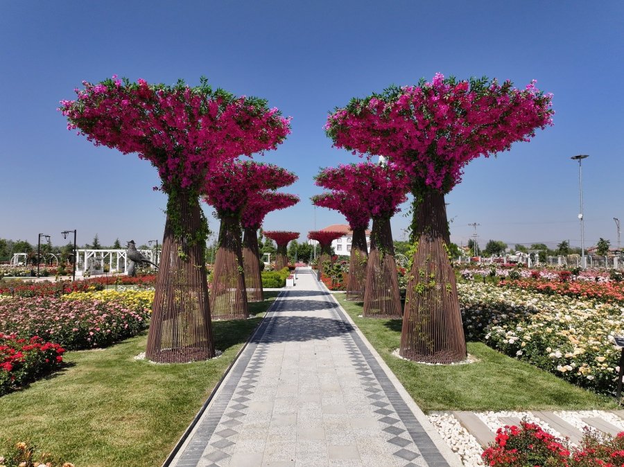 Karatay Mevlana Gül Parkı Kapılarını Açtı